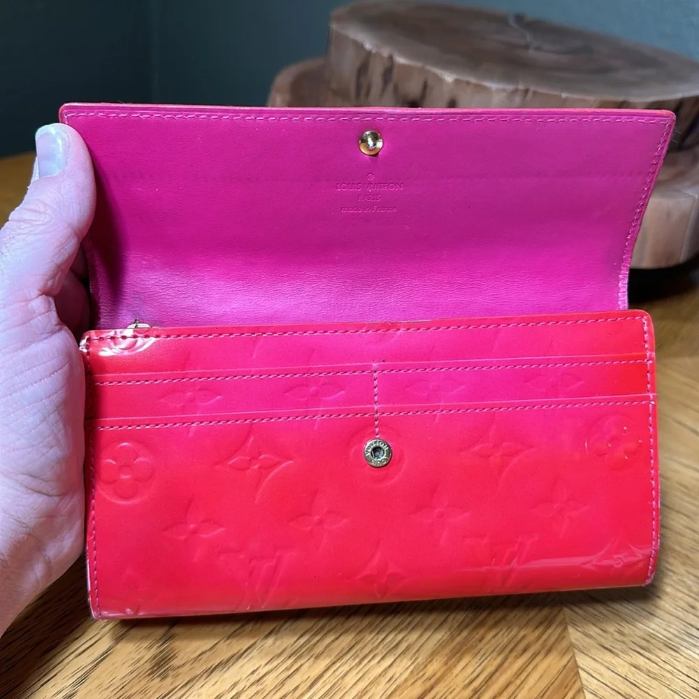 *HTF Color!* LOUIS VUITTON Vernis Sarah Wallet